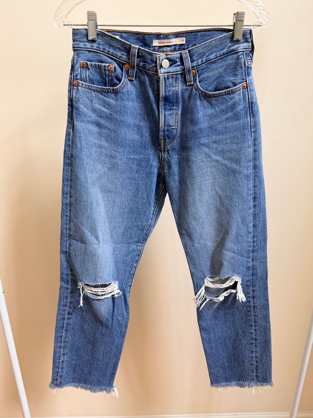 Levi's Wedgie Straight premium denim distressed medium wash jeans Sz 26